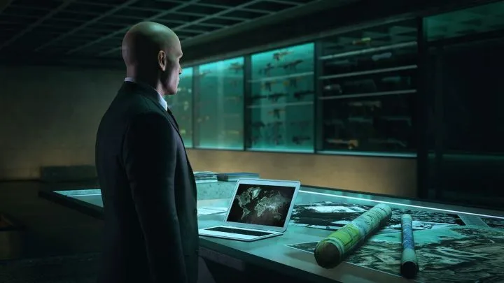 Agent 47 standing in a dark briefing room in Hitman